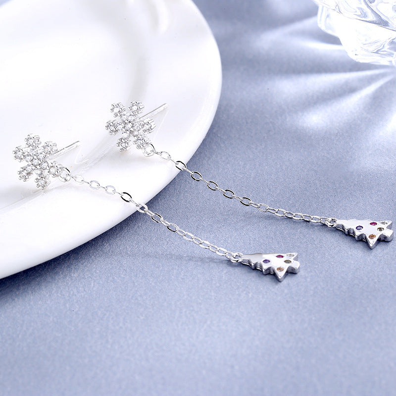 Women’s earrings with sparkling snowflake pendant and chain embellishment All Fashion