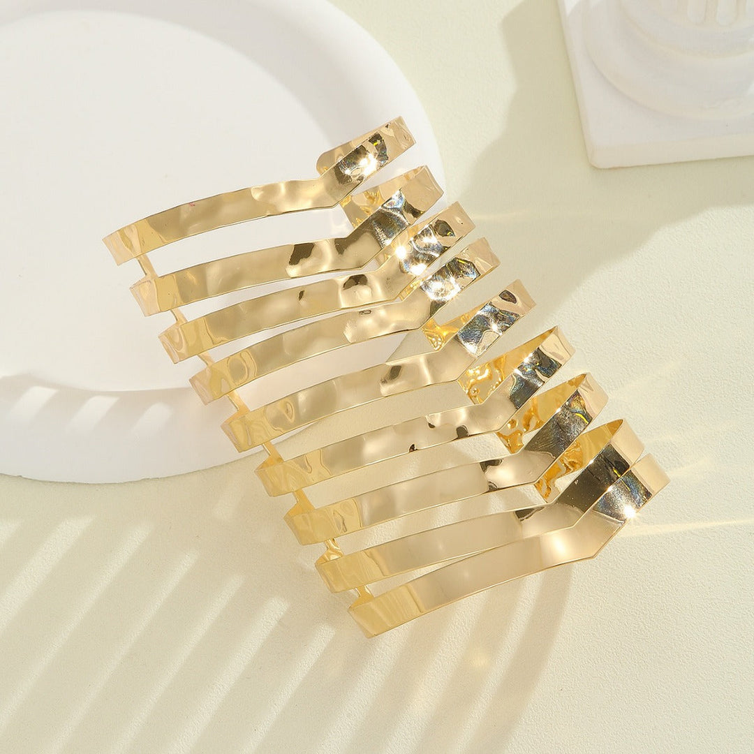 Women's hair accessories with shiny, curved elements All Fashion