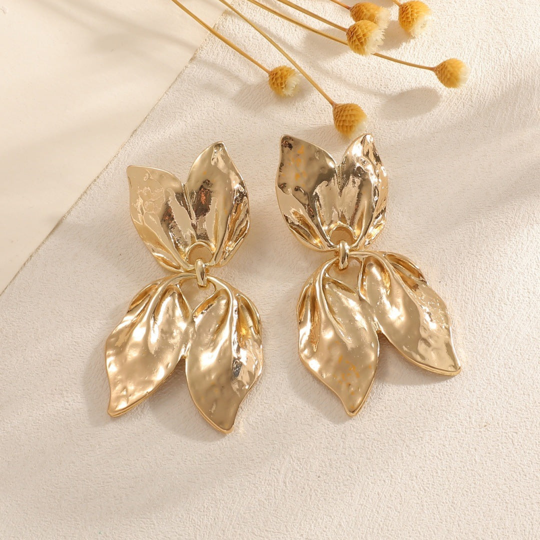 Ladies earrings in elegant leaf design All Fashion