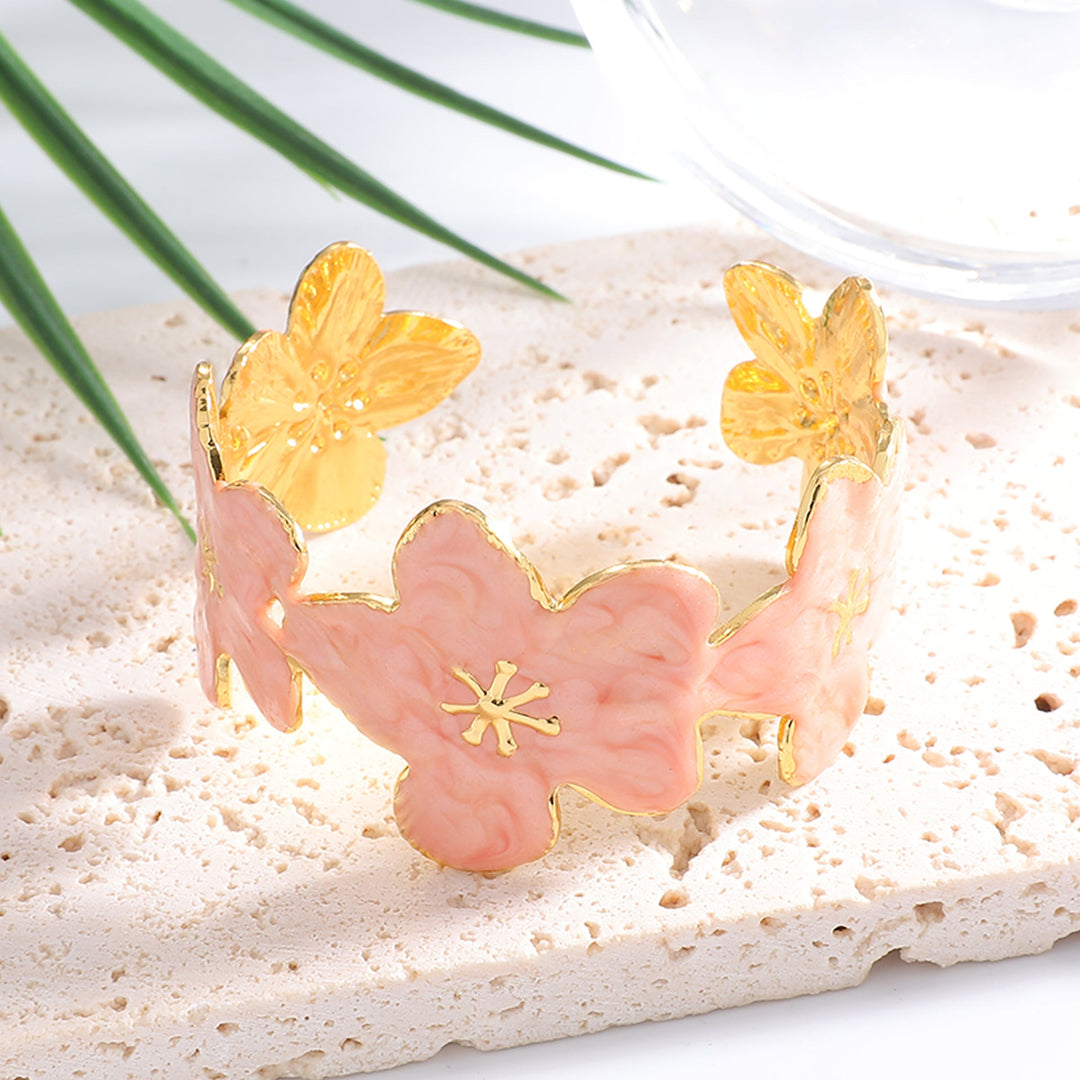 Ladies' bangle with floral motifs All Fashion