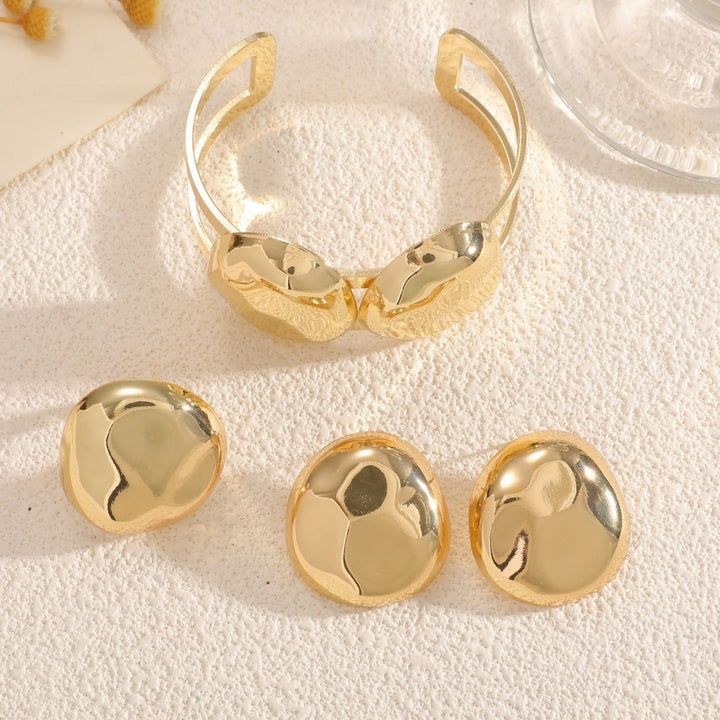Ladies Open Cuff Bracelet with Elegant, Curved Design All Fashion