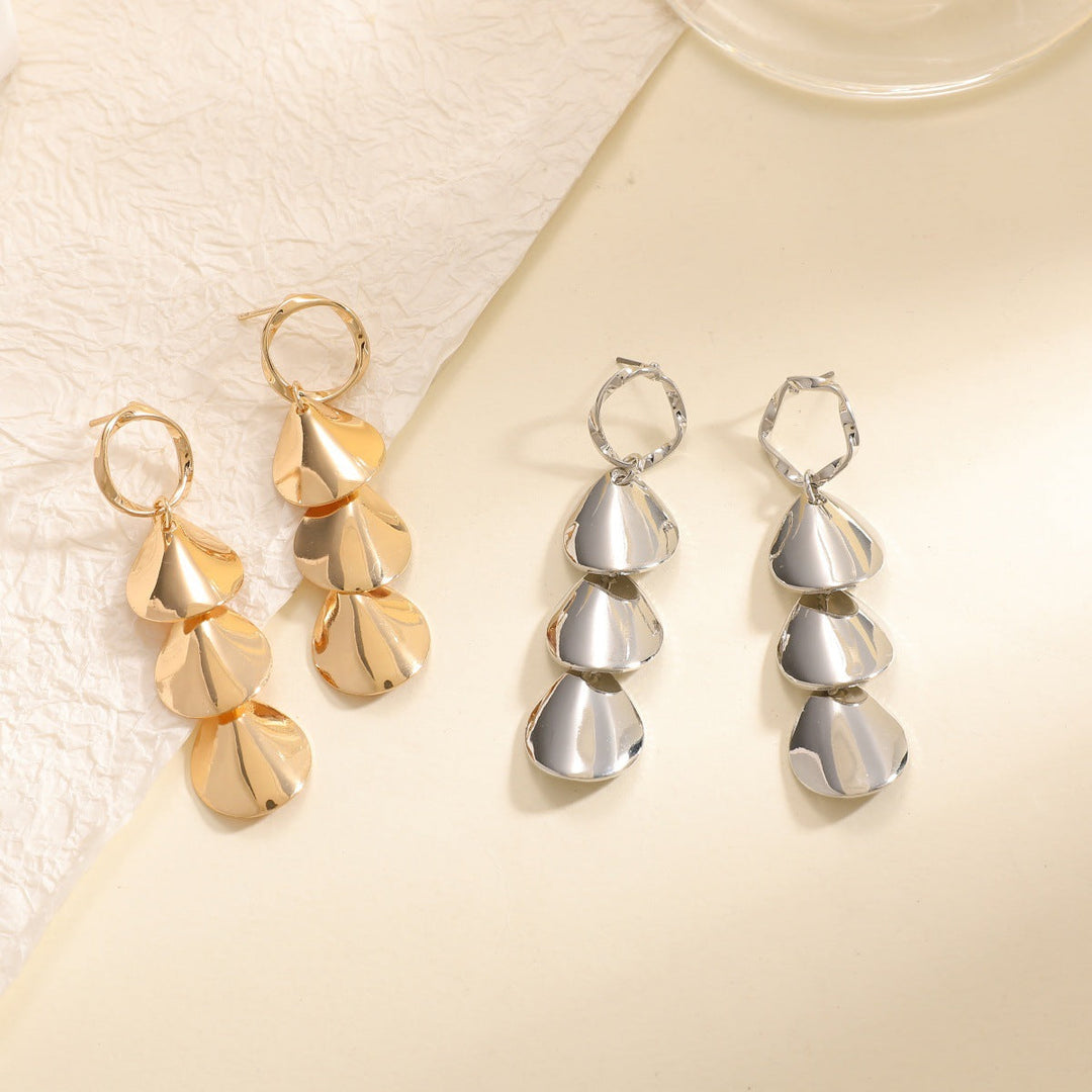Women Hanging Earrings with Elegant Shell Design All Fashion