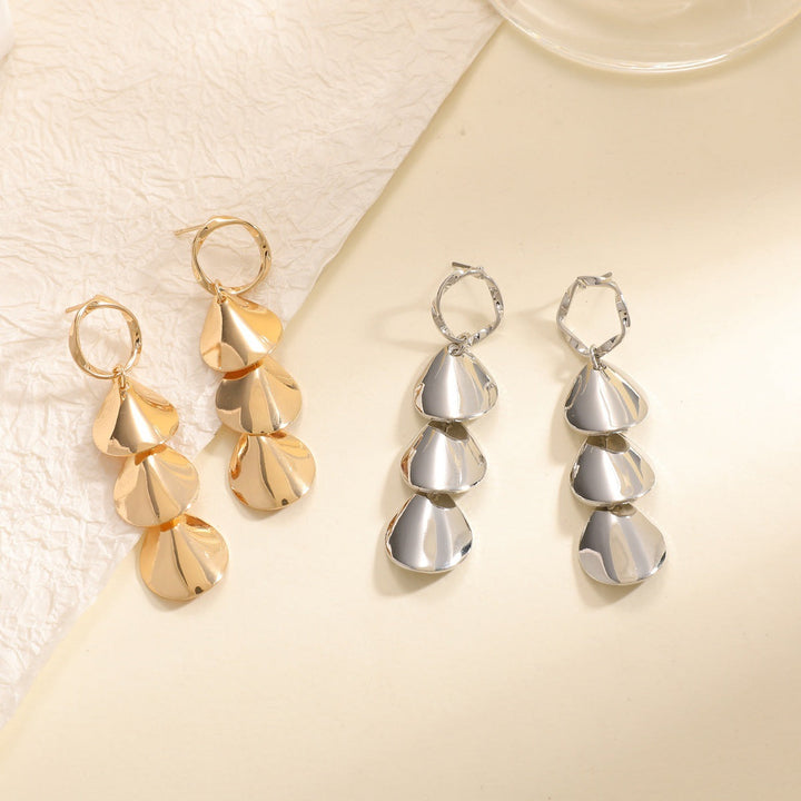 Women Hanging Earrings with Elegant Shell Design All Fashion