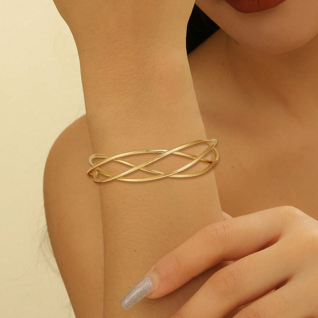 Ladies' bangle with elegant curved design All Fashion