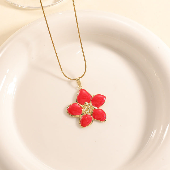 Women’s necklace with elaborately designed flower pendant All Fashion