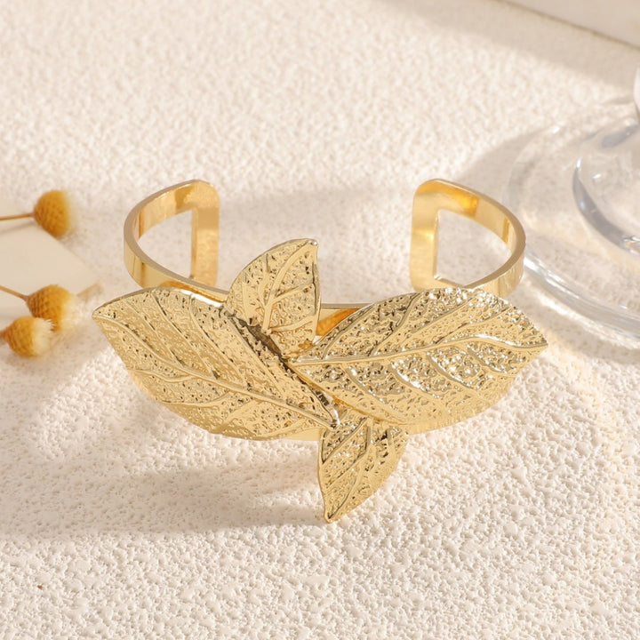Women’s bracelet with elaborate leaf design All Fashion