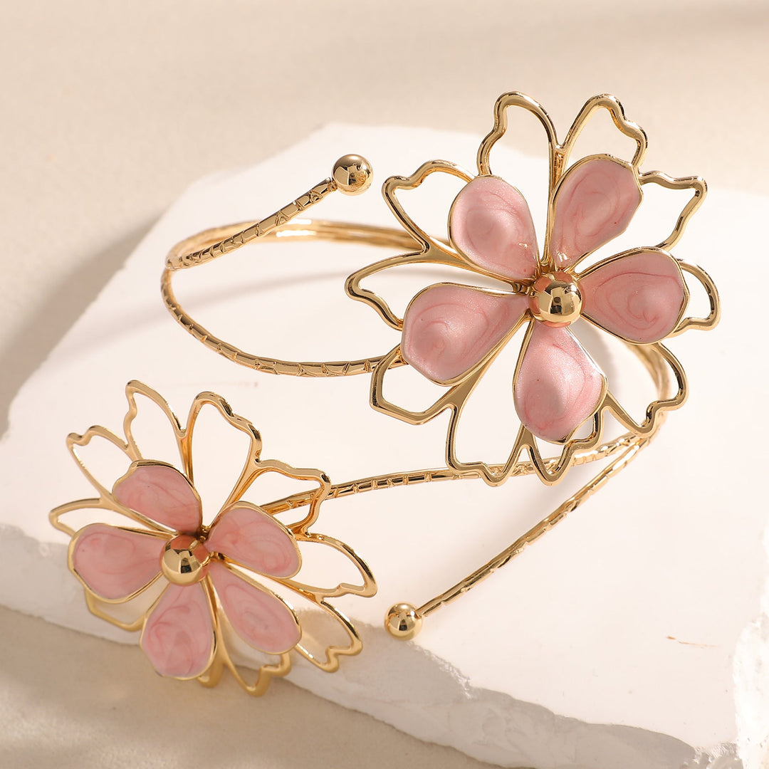Ladies bracelet with artistic flower design All Fashion