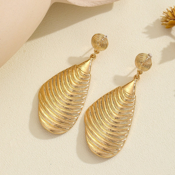 Ladies Elegant Earrings made of high-quality, textured metal All Fashion