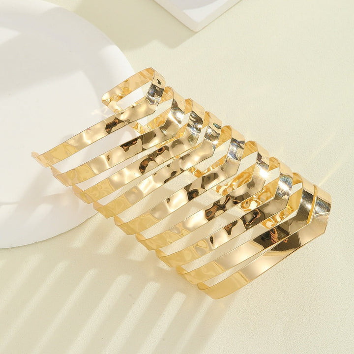 Women's hair accessories with shiny, curved elements All Fashion
