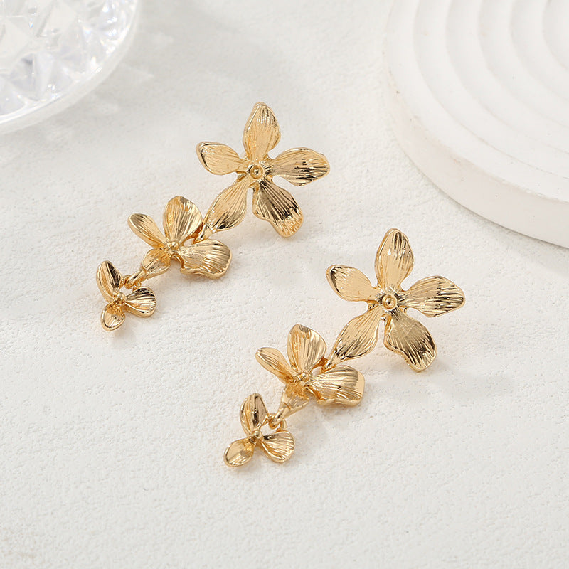 Women's Hanging Earrings with Floral Elements and Elegant Design All Fashion