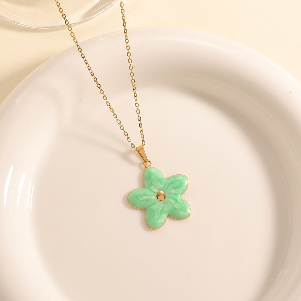 Women’s necklace with elaborately designed flower pendant All Fashion