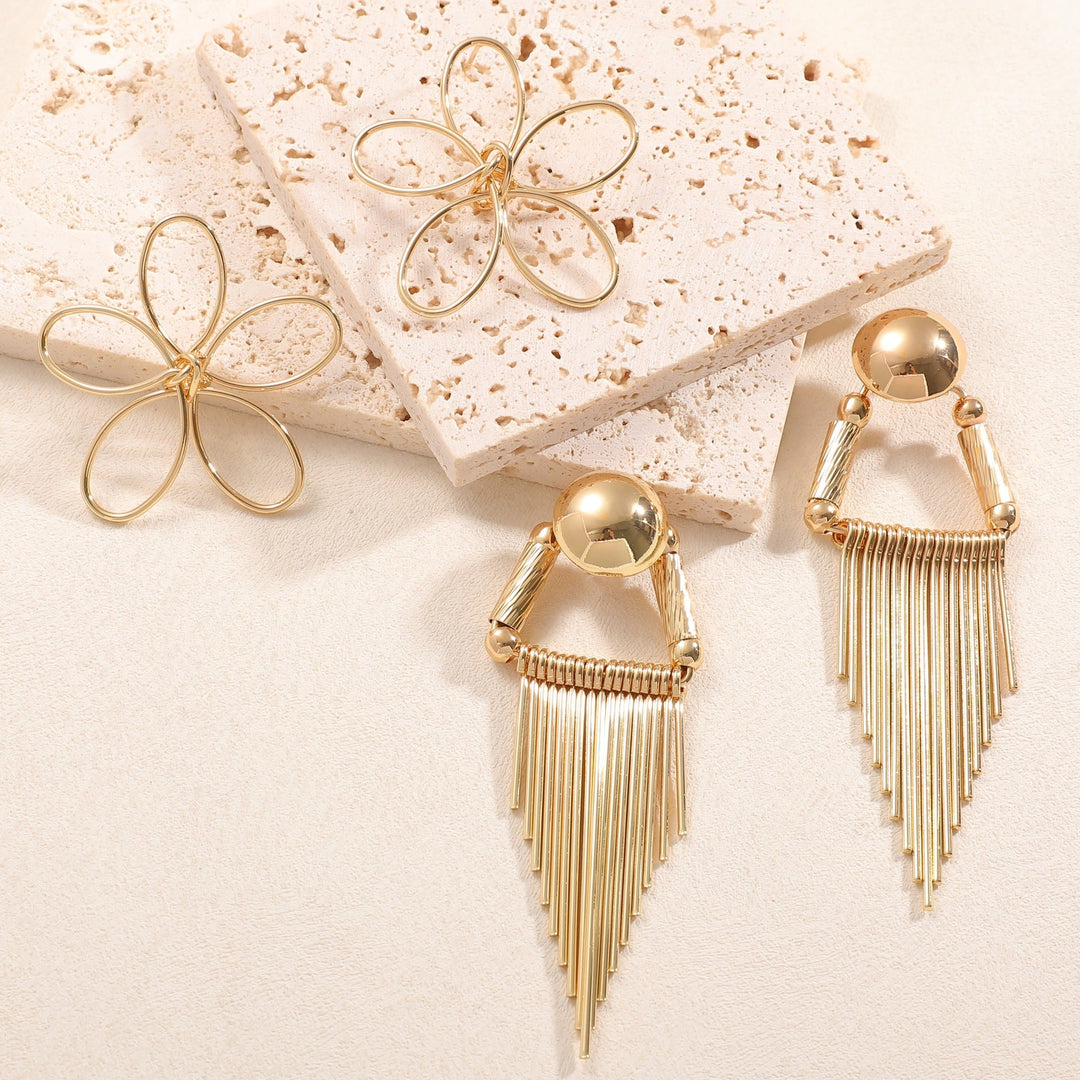 Ladies Hanging Earrings in Artistic Flower Design All Fashion