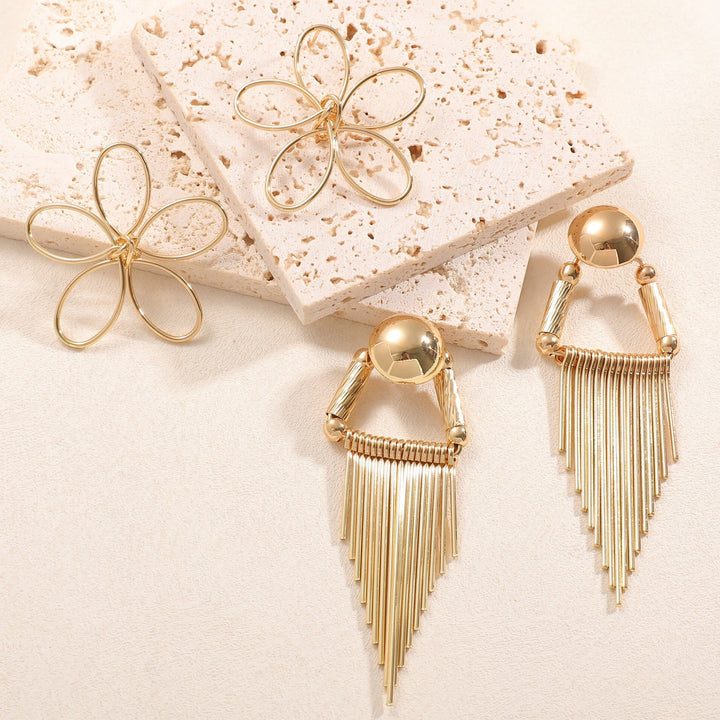 Ladies Hanging Earrings in Artistic Flower Design All Fashion