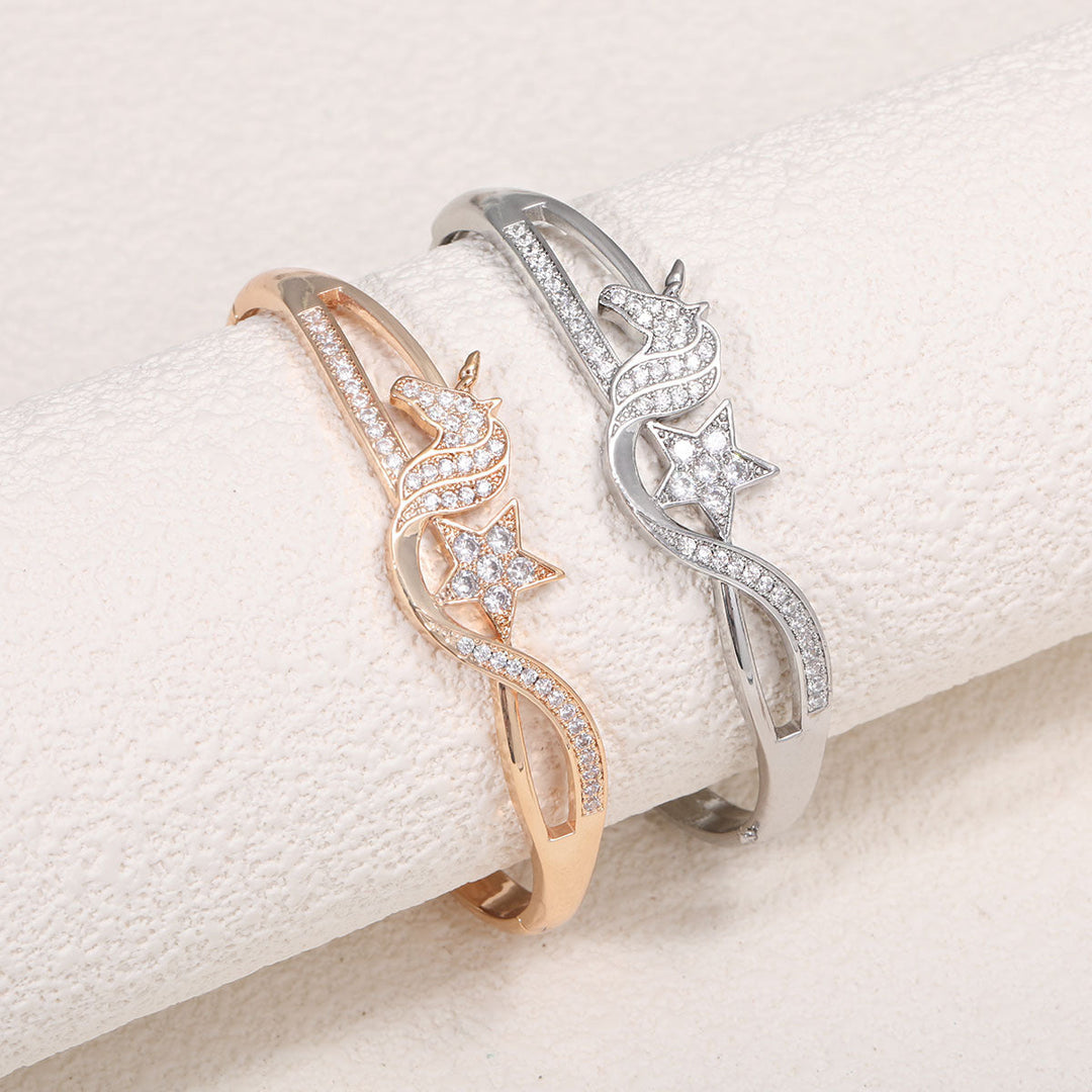 Women's bangle with elegant infinity pattern and sparkling zirconia All Fashion