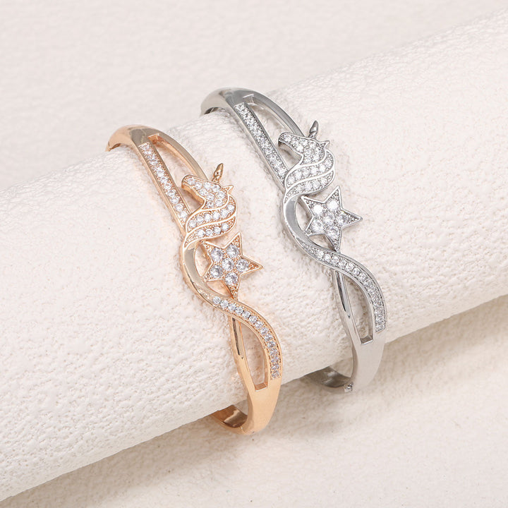 Women's bangle with elegant infinity pattern and sparkling zirconia All Fashion