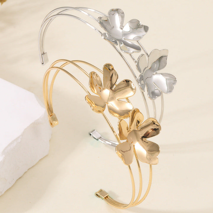 Women's cuff bracelet with artistic leaf motif All Fashion