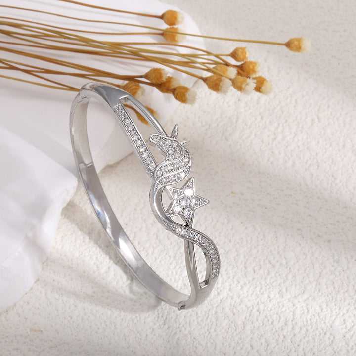 Women's bangle with elegant infinity pattern and sparkling zirconia All Fashion