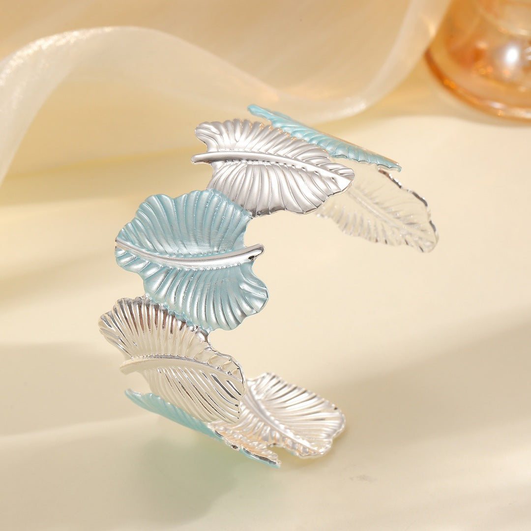 Women’s bracelet with elaborate leaf design All Fashion