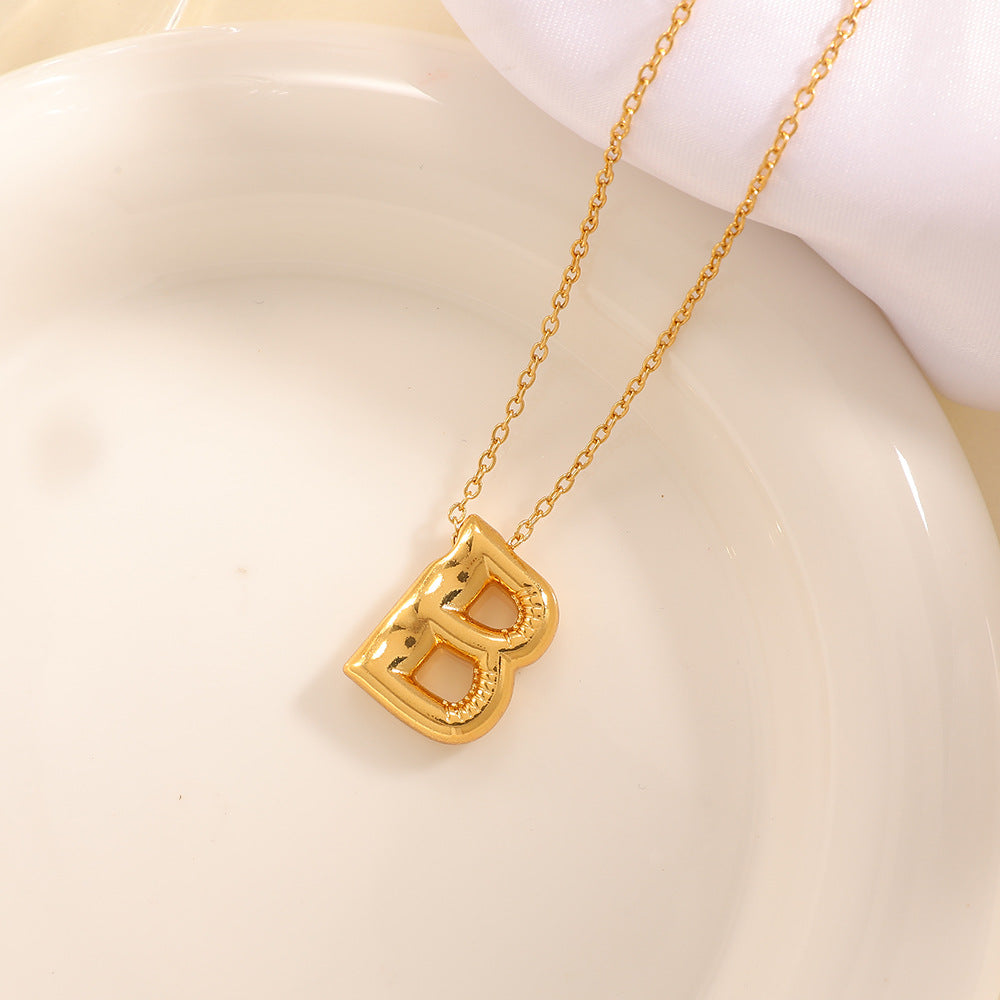 Women's necklace with curved letter pendant All Fashion