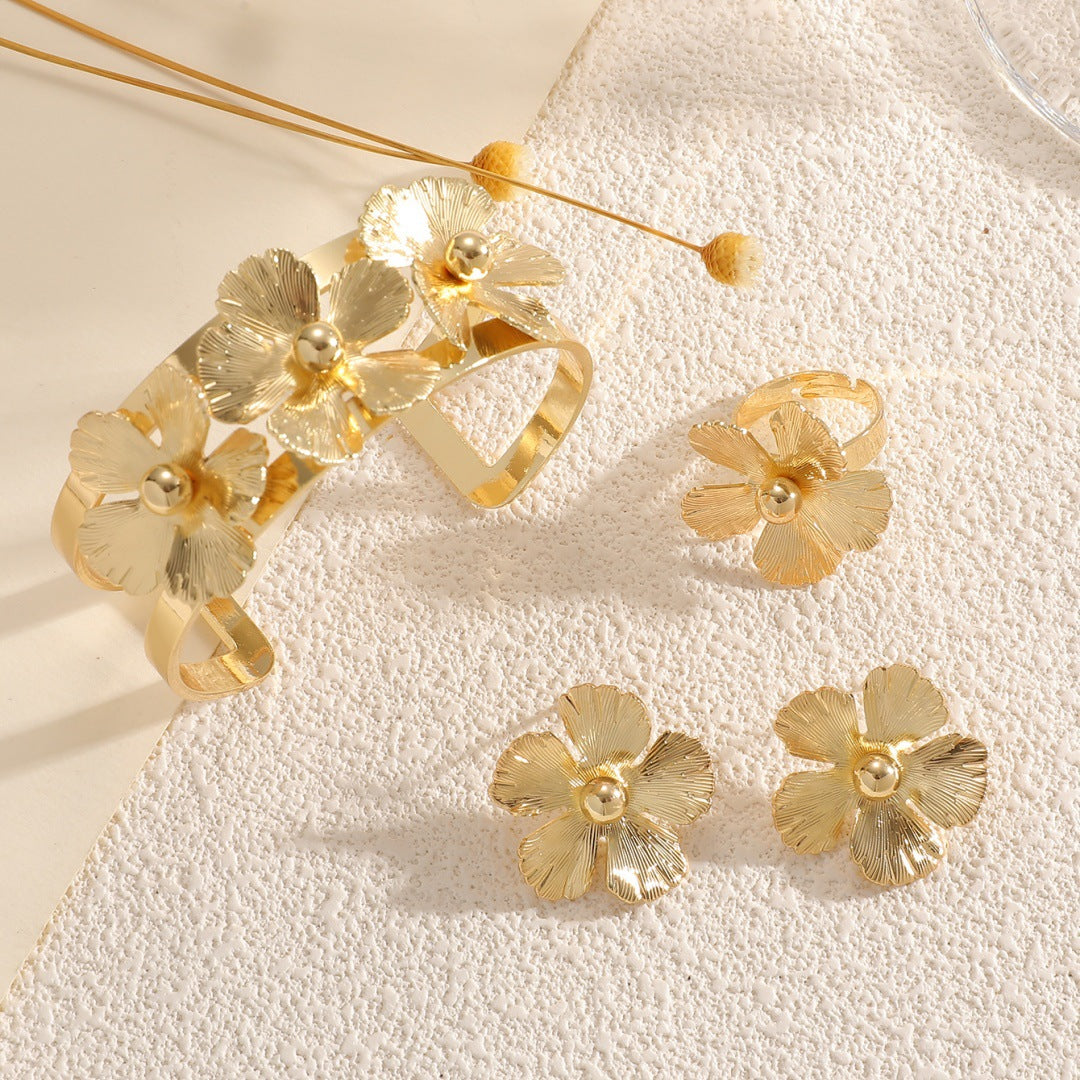 Women's wrist jewelry with floral design and high-quality surface finishing All Fashion