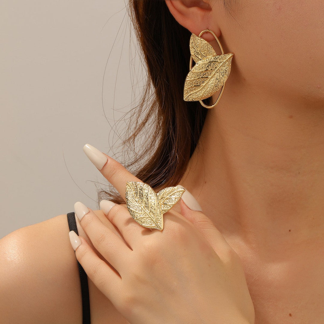 Women’s bracelet with elaborate leaf design All Fashion