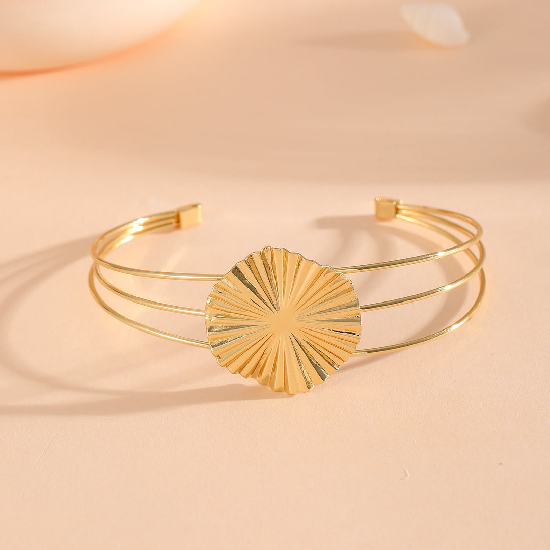 Women's bracelet with intricate bow design All Fashion