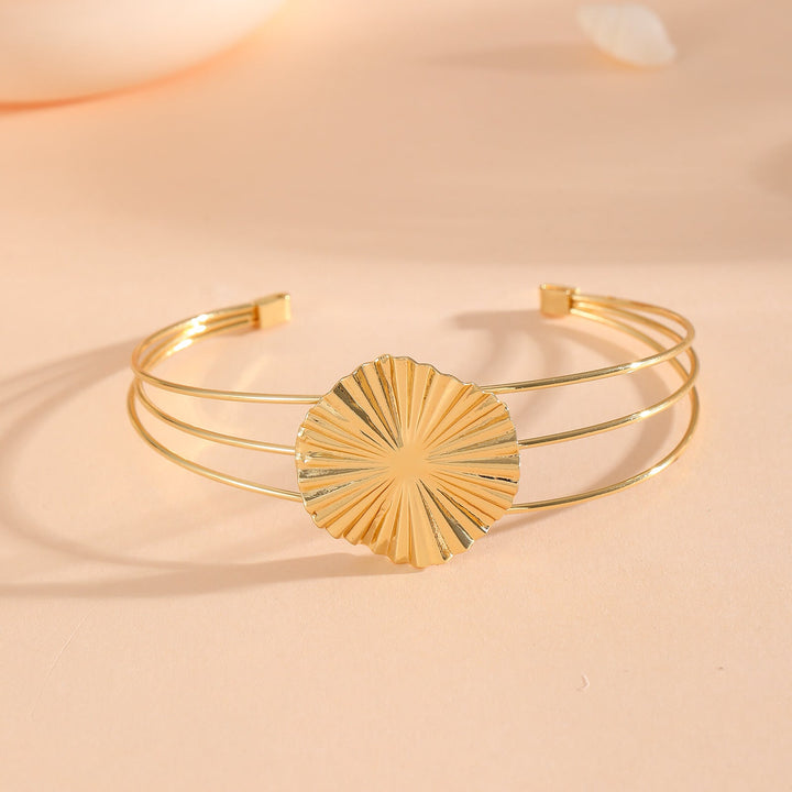 Women's bracelet with intricate bow design All Fashion