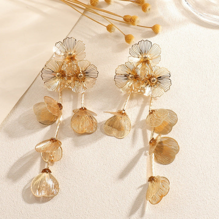 Ladies' earrings in elegant floral design All Fashion