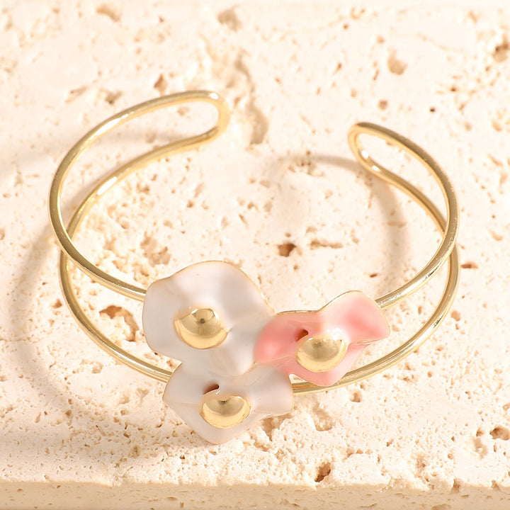 Women's bangle with elaborate floral design All Fashion