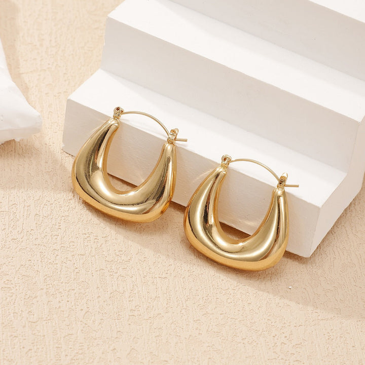 Ladies earrings in a modern, curved design All Fashion