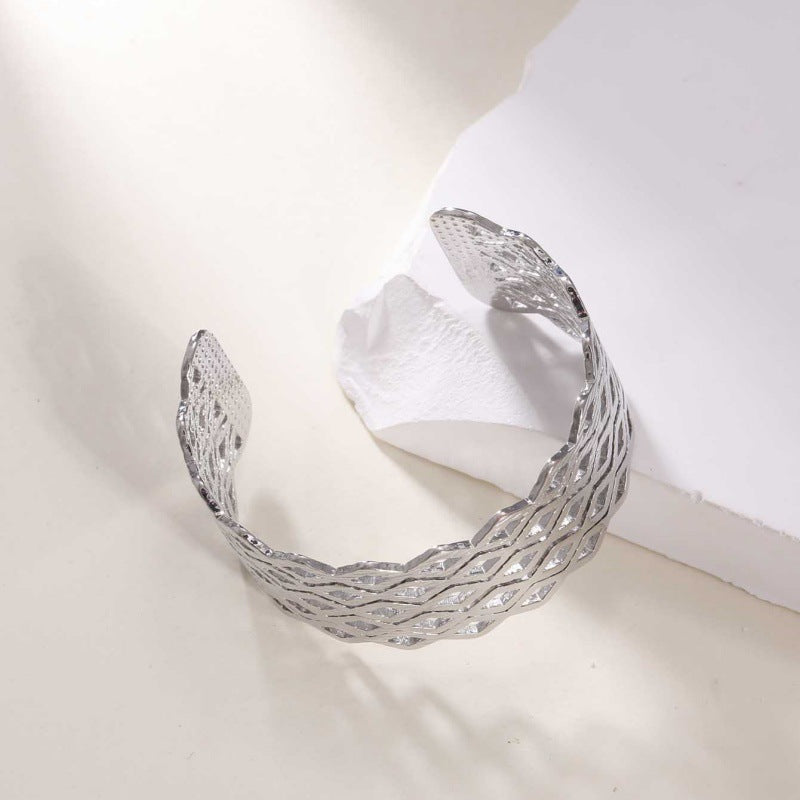 Women's Open Bangle with Elegant Wave Design All Fashion