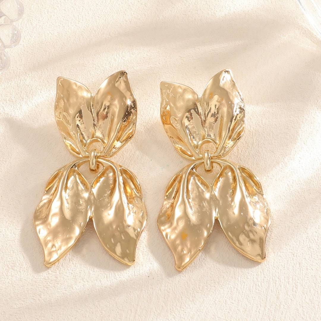 Ladies earrings in elegant leaf design All Fashion