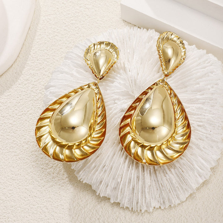 Women's earrings in artistic, structured design All Fashion