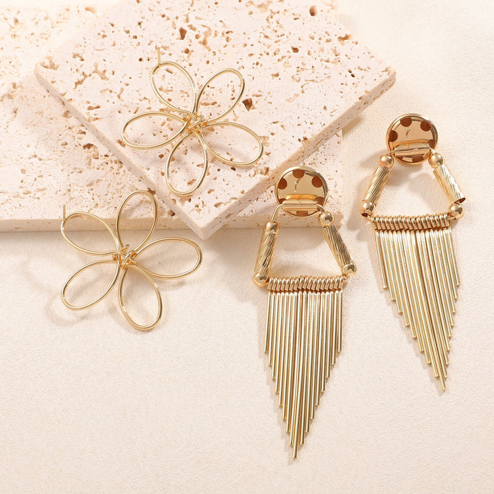 Ladies Hanging Earrings in Artistic Flower Design All Fashion