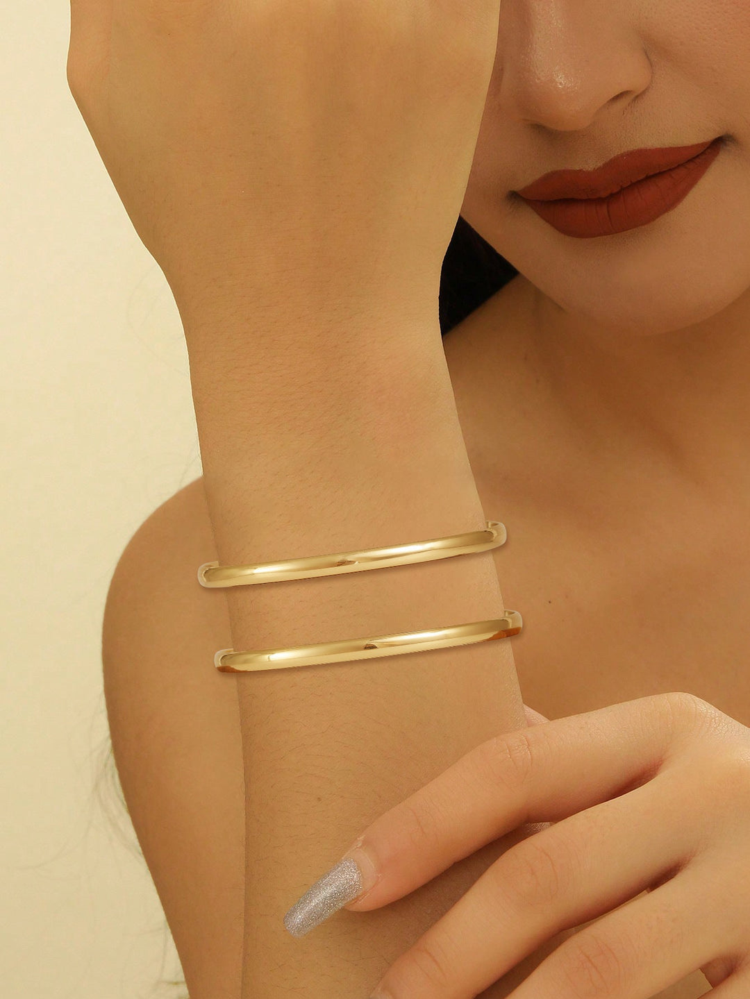 Ladies' bangle with elegant curved design All Fashion