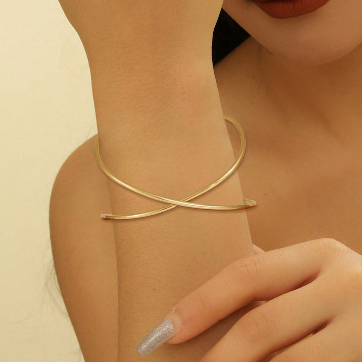 Ladies' bangle with elegant curved design All Fashion