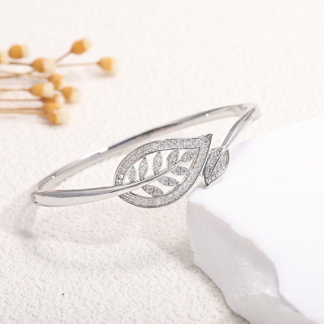 Ladies bracelet with elaborate infinity symbol and sparkling zirconia All Fashion