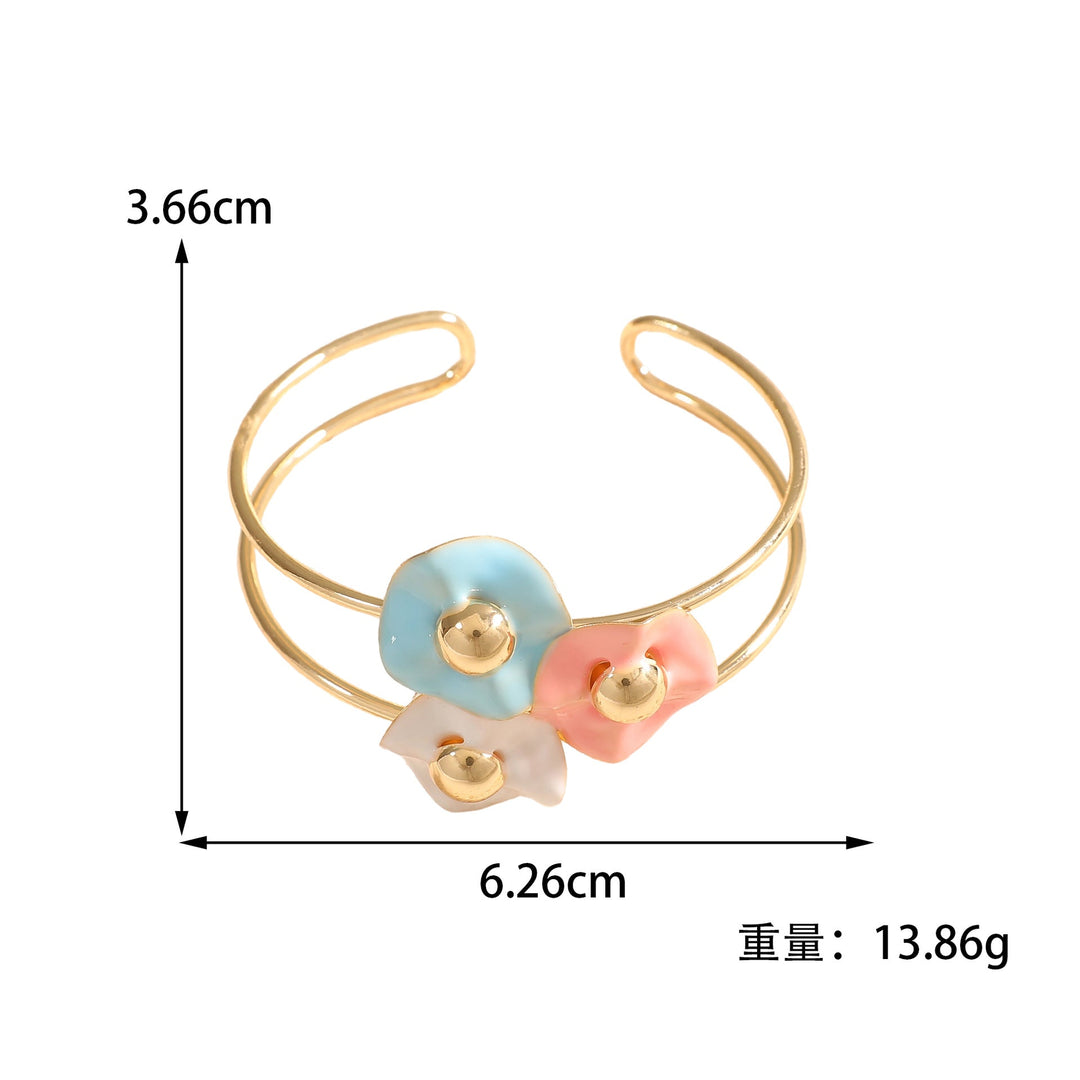Women's bangle with elaborate floral design All Fashion