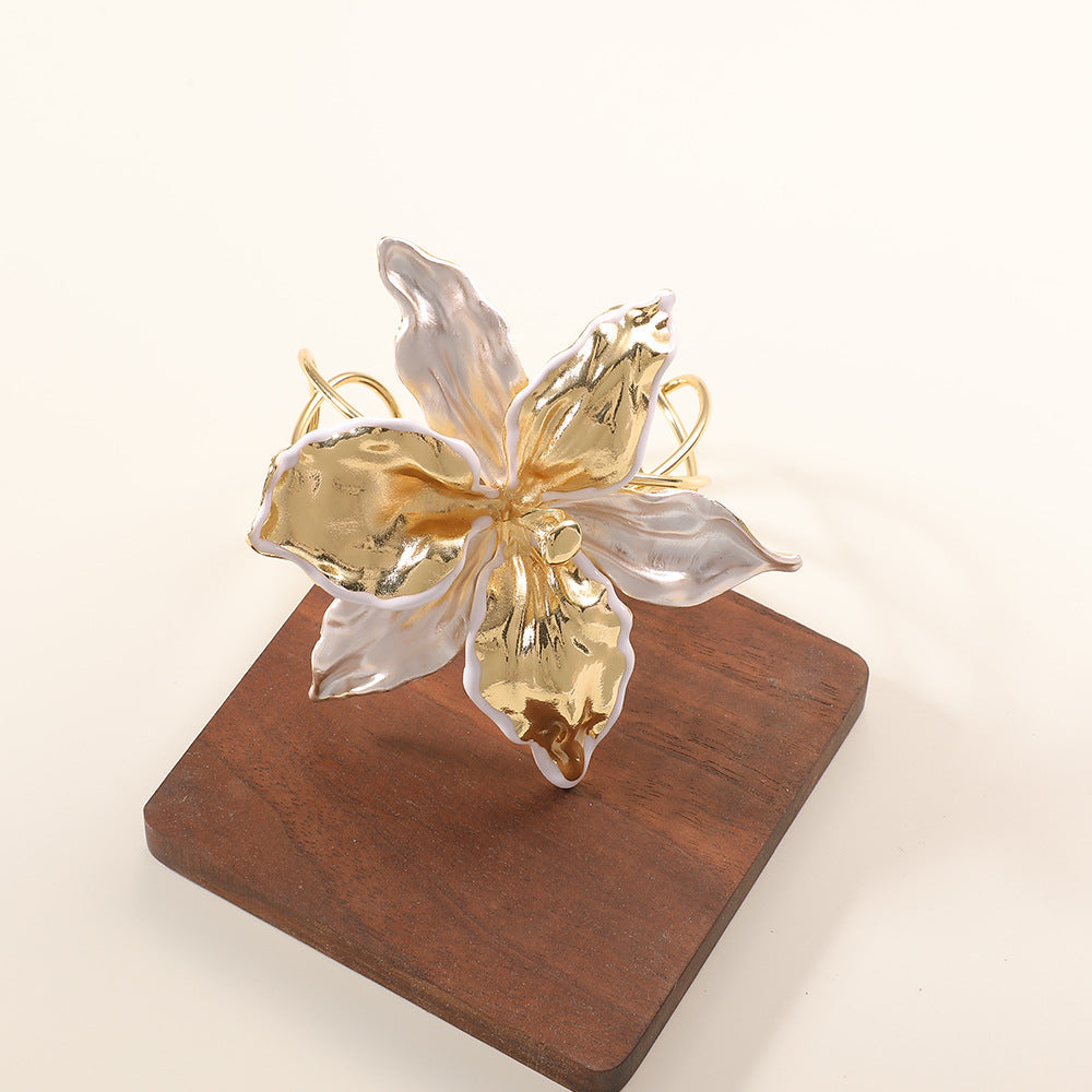 Women's bracelet with intricate flower design All Fashion