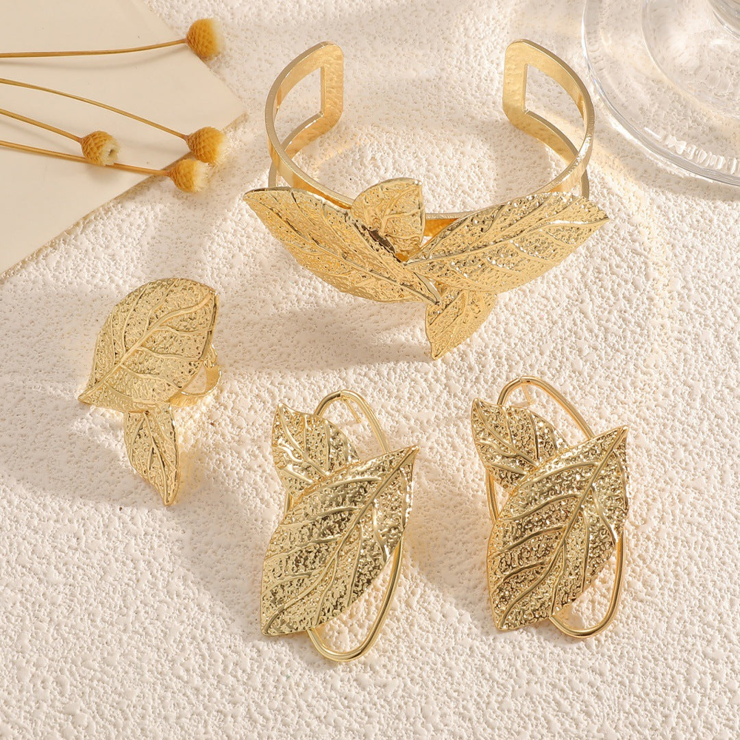 Women’s bracelet with elaborate leaf design All Fashion
