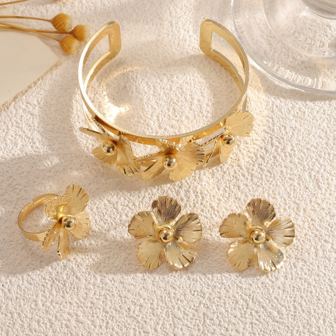 Women's wrist jewelry with floral design and high-quality surface finishing All Fashion