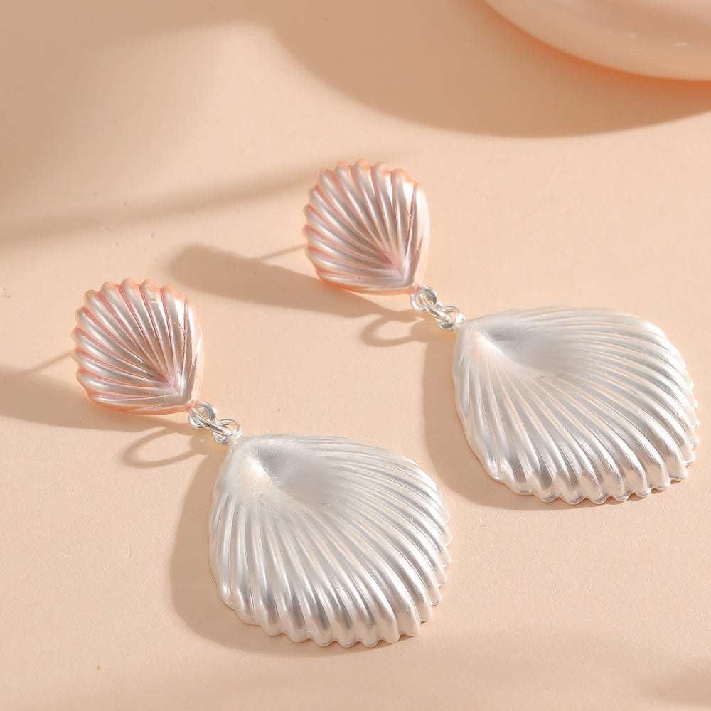 Ladies Hanging Earrings in Elegant Shell Design All Fashion