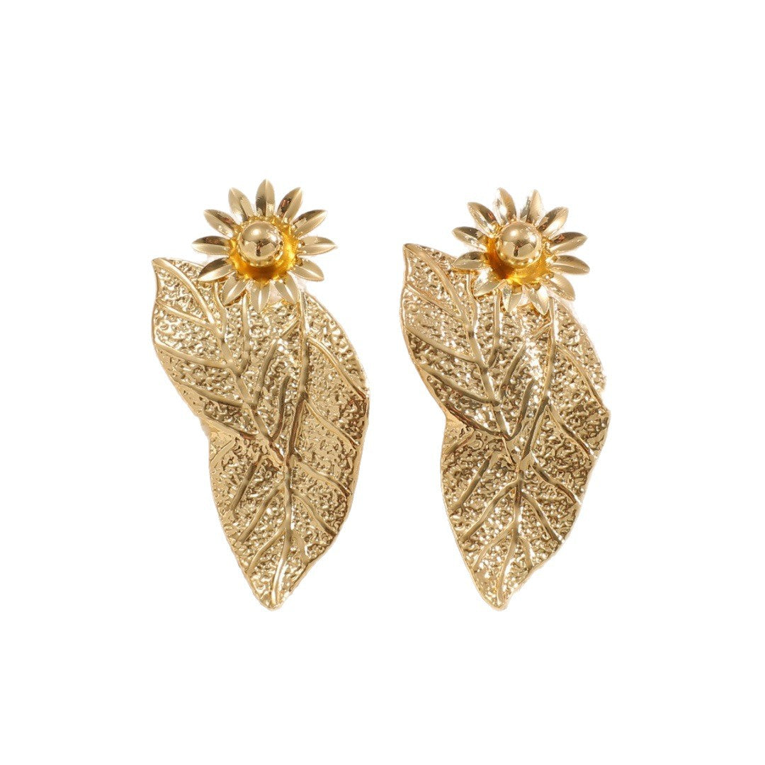 Ladies bangle with elaborate leaf design All Fashion
