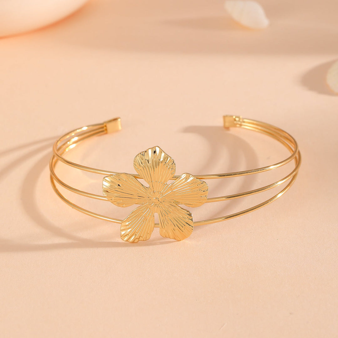 Women's bracelet with intricate bow design All Fashion