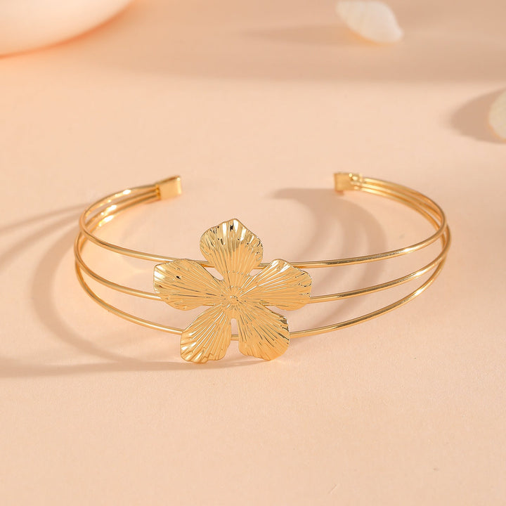 Women's bracelet with intricate bow design All Fashion