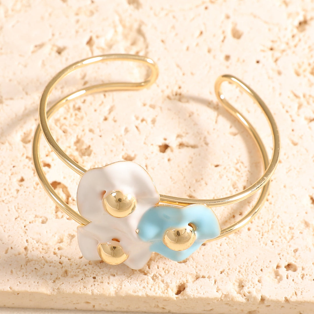 Women's bangle with elaborate floral design All Fashion