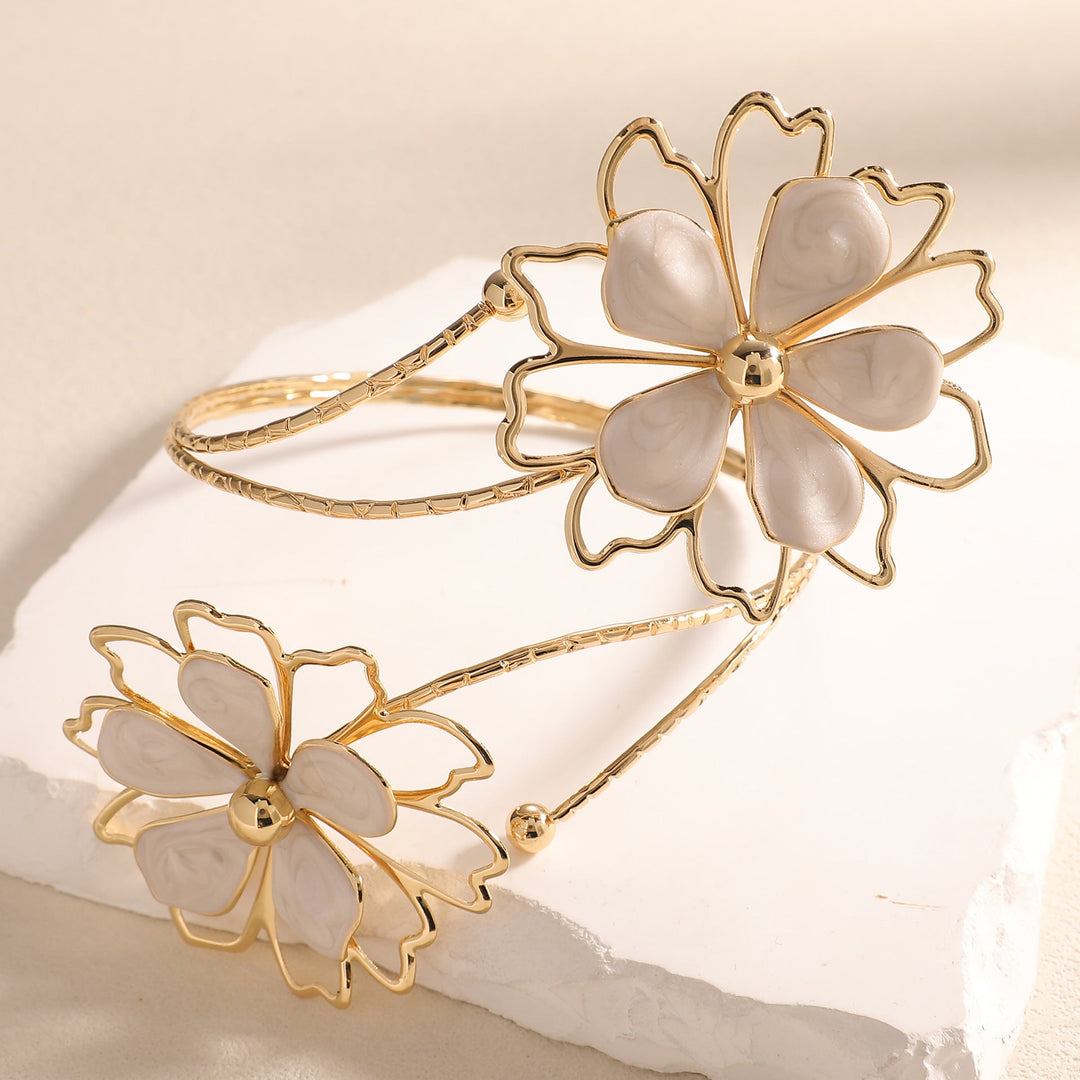 Ladies bracelet with artistic flower design All Fashion