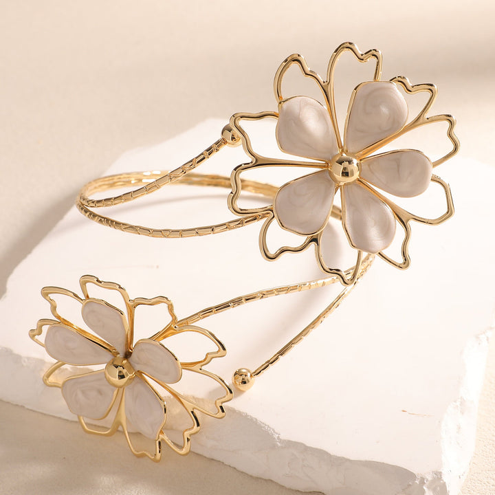 Ladies bracelet with artistic flower design All Fashion