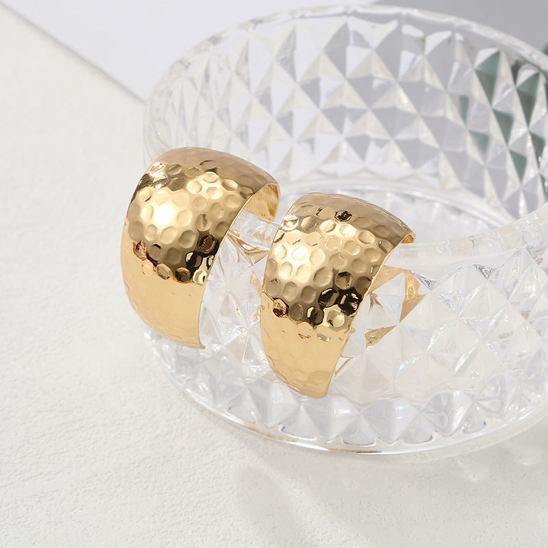 Women High-Quality Bracelets with Artistic Pattern All Fashion