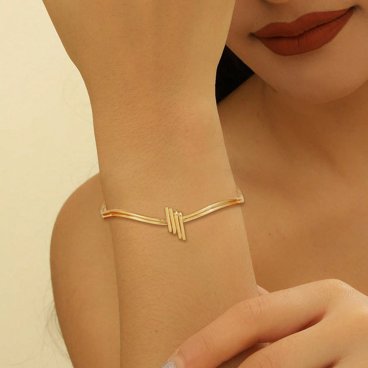 Ladies' bangle with elegant curved design All Fashion
